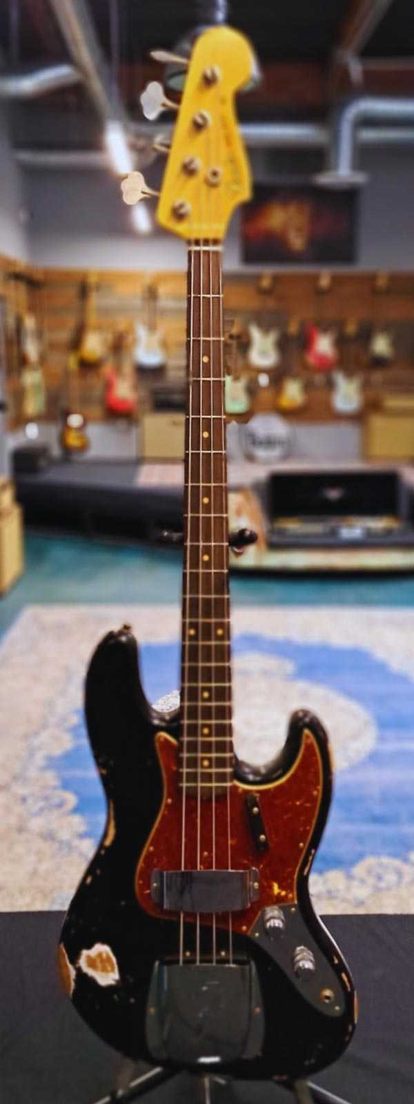 Fender Custom Shop B2 62 Jazz Bass Aged Black CZ565350